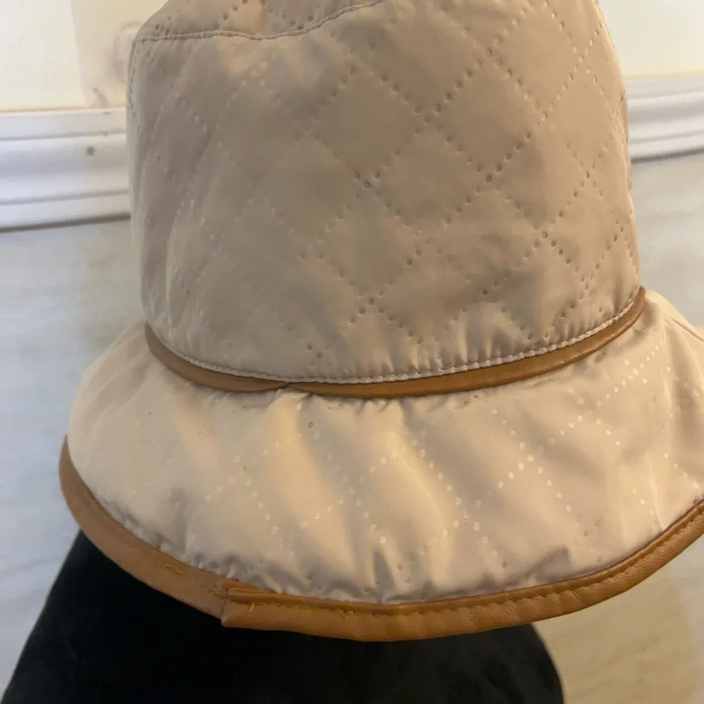 Vince Camuto Quilted Cream Bucket Hat with Tan Trim and Gold Emblem